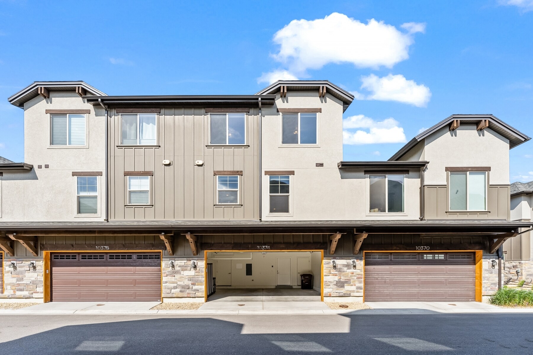 Building Photo - 10374 S Sage Canal Way