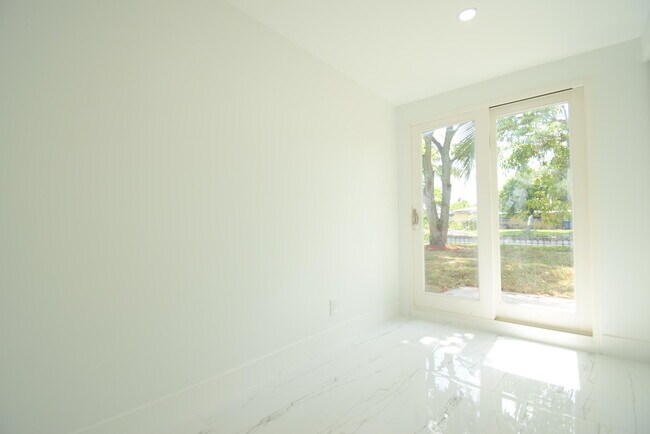 Building Photo - 3541 NW 37th Ave