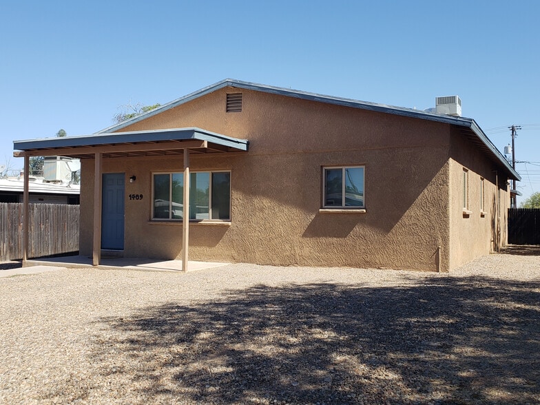Unit #1 Entry - 1409 E Elm St