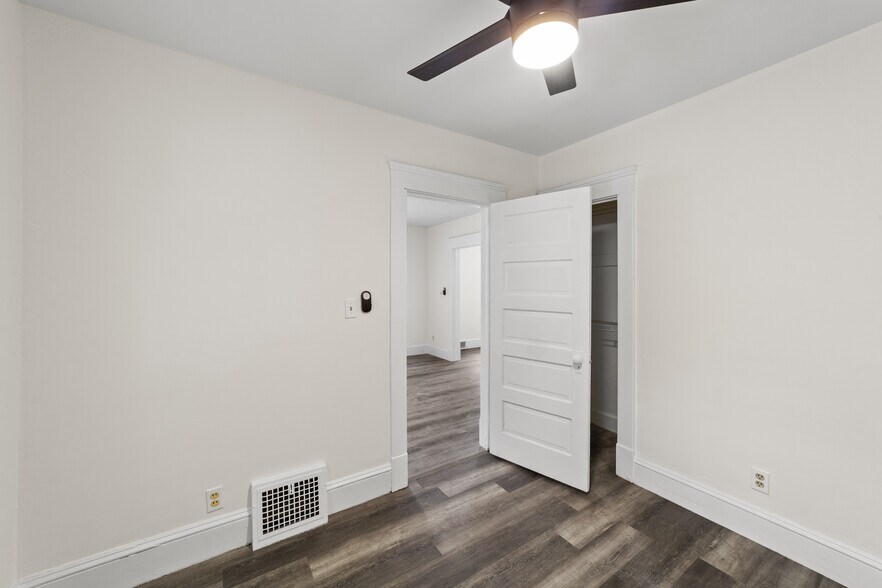 Building Photo - 1352 W 58th St