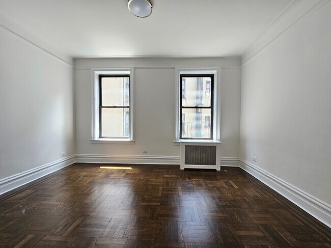 Building Photo - 206 W 104th St