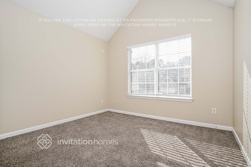 Building Photo - 363 Ermines Way