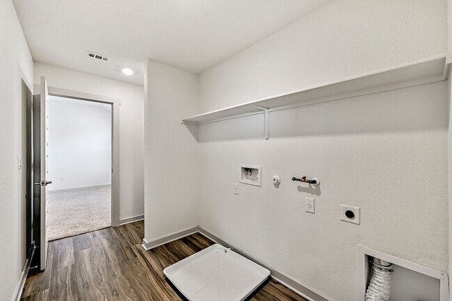 Building Photo - Spacious & Stylish Living in Liberty Hill