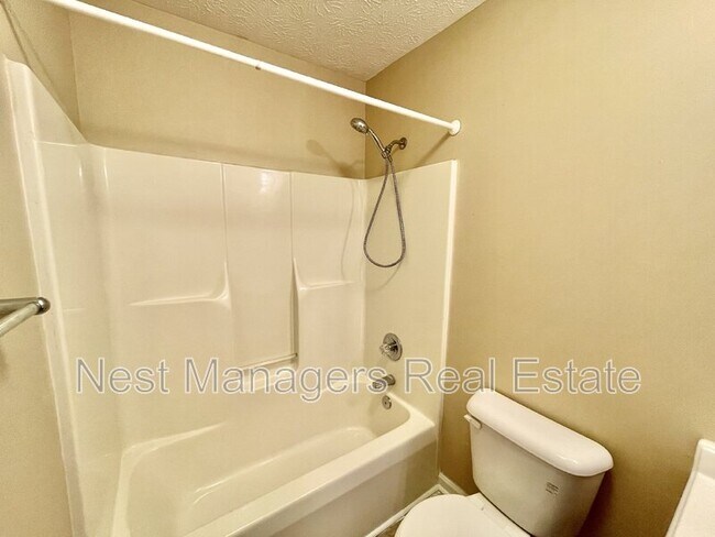 Building Photo - 127 Kristin Ave