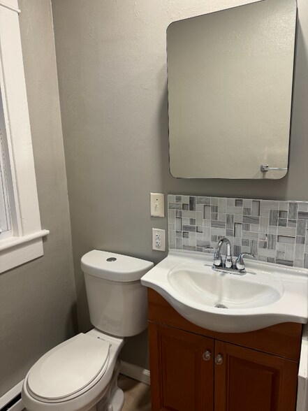 Building Photo - 437 Elm Ave