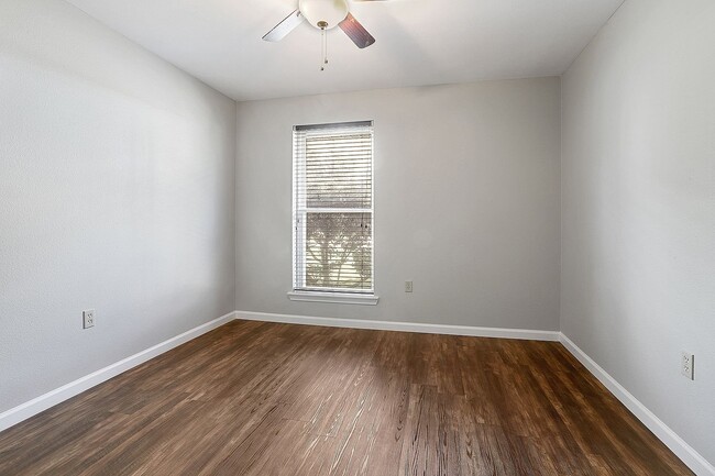 Building Photo - 1854 Peck Dr