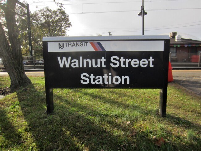 Building Photo - 33 Montclair Ave