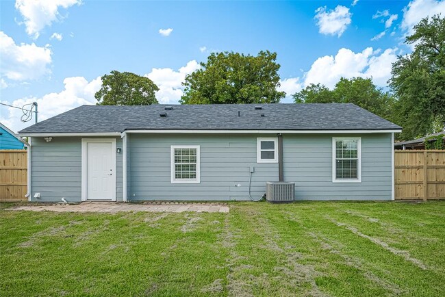 Building Photo - 52 Penway St