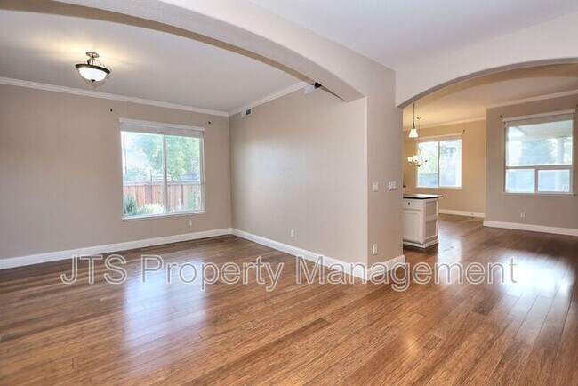 Building Photo - 2040 San Esteban Cir