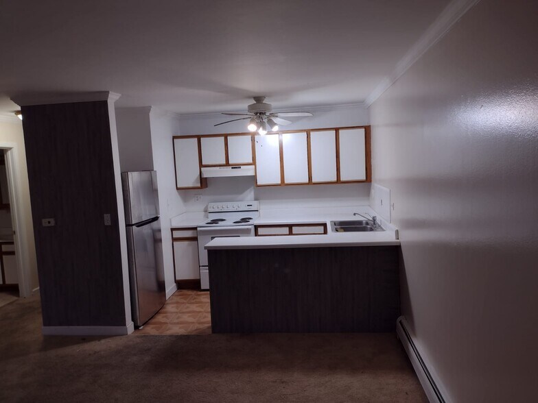 Building Photo - 1813 Hemlock Plz