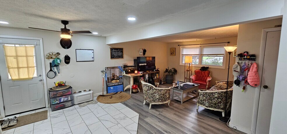 Building Photo - 128 Triphammer Ter