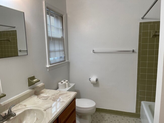 Building Photo - Coleman Place 3-bedroom, 2-bath Condo