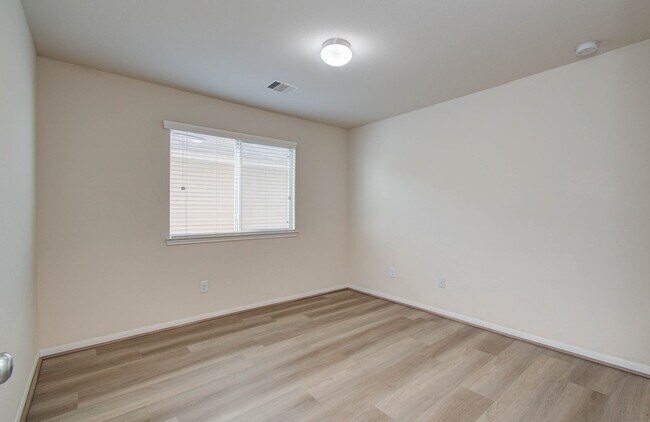 Building Photo - 7506 Pavilion Dr