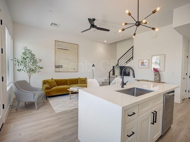 Building Photo - 775 W Coolidge St