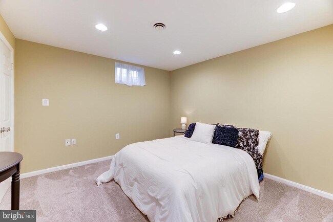 Building Photo - 22 Newland Ct