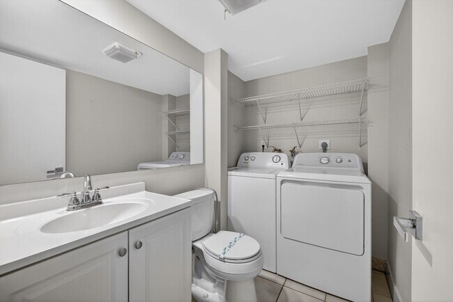 Building Photo - 5612 SE Riverboat Dr