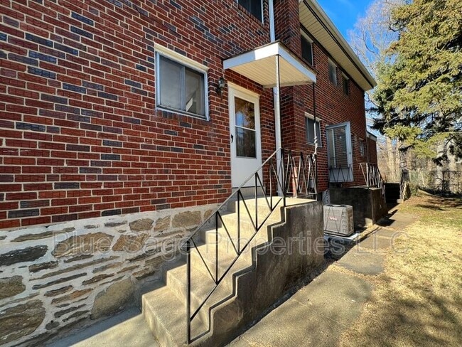 Building Photo - 205 Juniper Rd