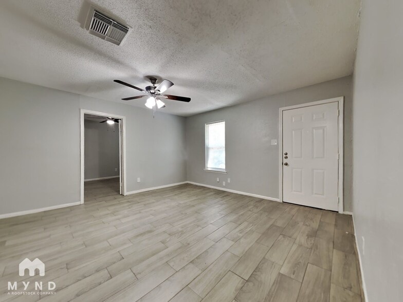 Building Photo - 9233 Nyssa St