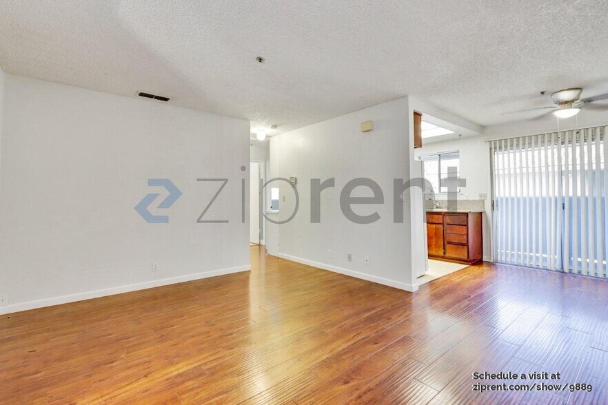 Building Photo - Unit 3