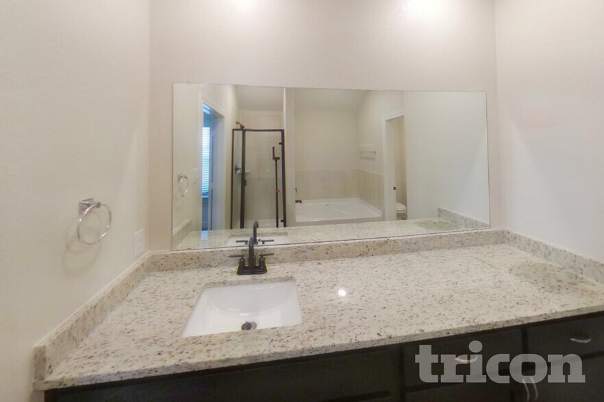 Building Photo - 1209 Bullock Dr