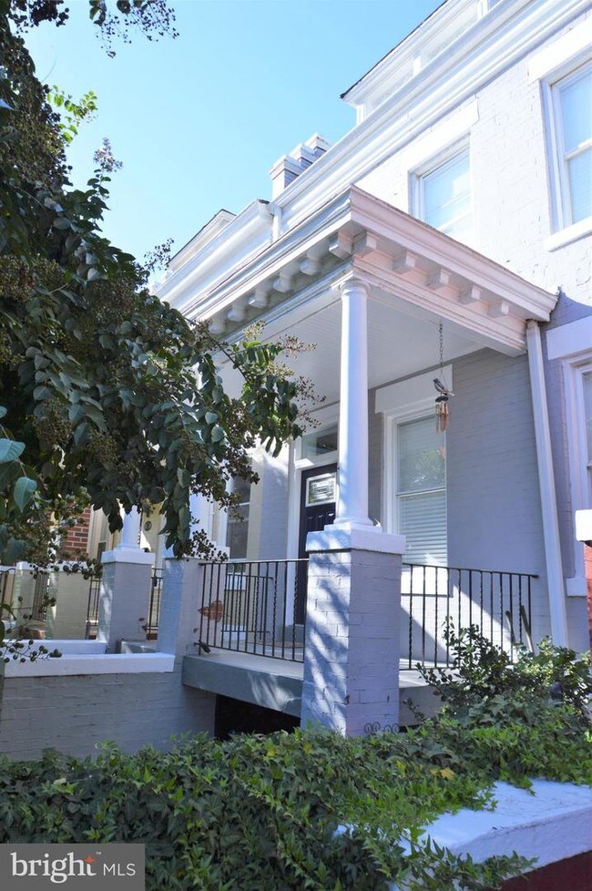 Building Photo - 720 K St NE