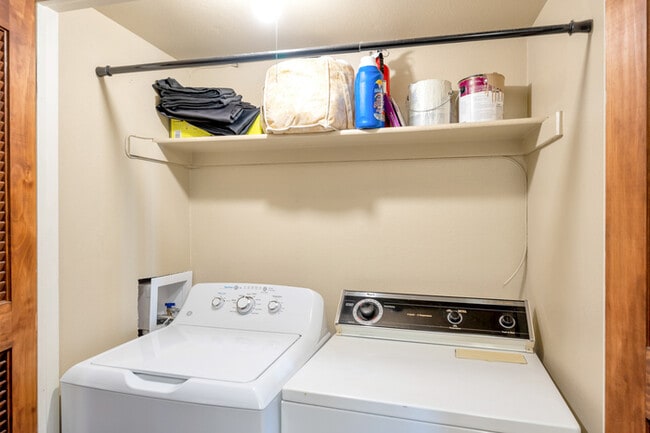 Building Photo - Charming 2 beds 2.5 baths in Aurora with a move-in special of 50% off first month's rent!!