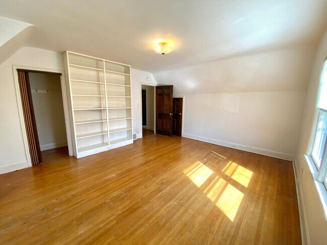 Building Photo - 4 Bedroom House Across the Street from NDS...