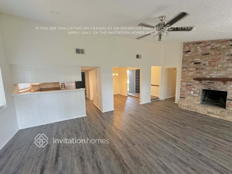 Building Photo - 10311 Towneview Dr