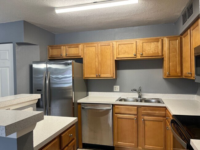 Building Photo - 315 Lakepointe Dr