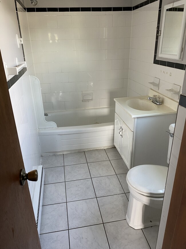 Building Photo - 1136 Atwood Ave