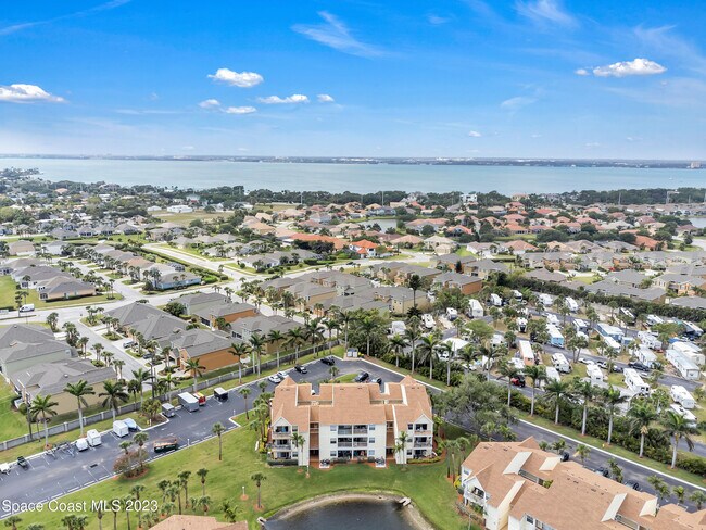 Building Photo - 1801 Island Club Dr