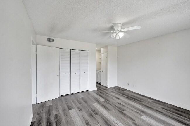 Building Photo - 2430 SW 81st Ave