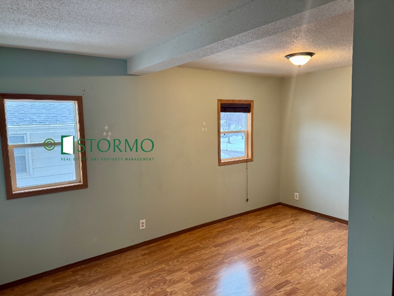 Building Photo - 626 Oak St NE