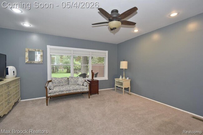 Building Photo - 2687 Heathfield Rd