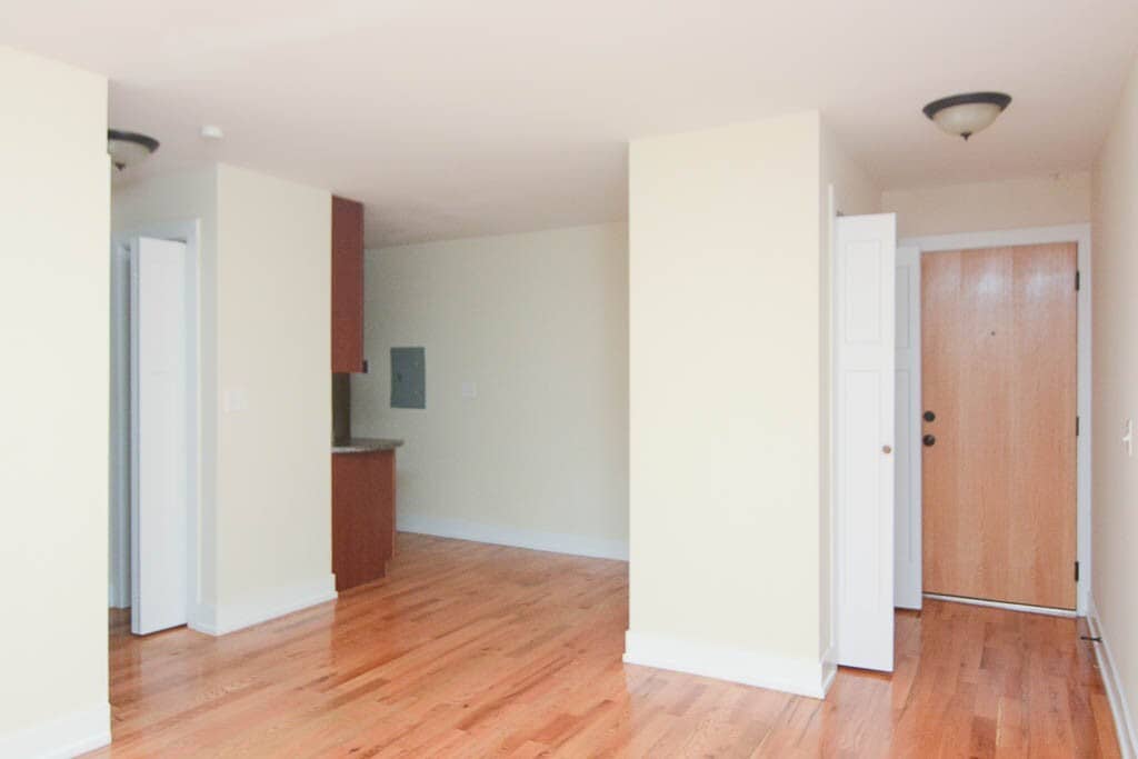 Building Photo - 560 W Arlington Pl