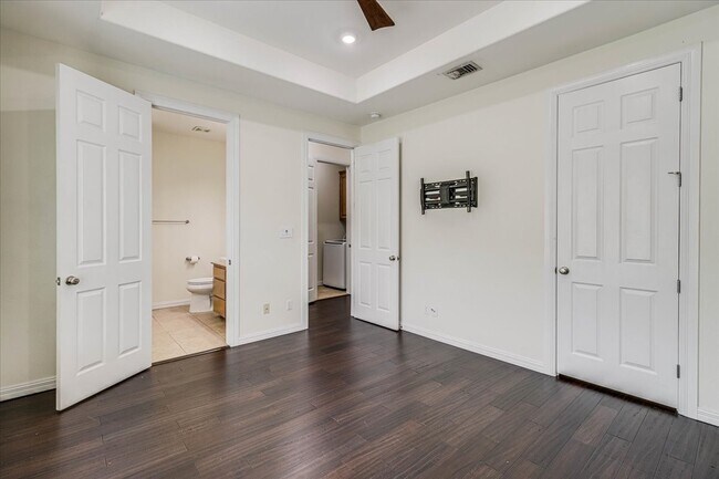 Building Photo - 14910 Leeward Dr