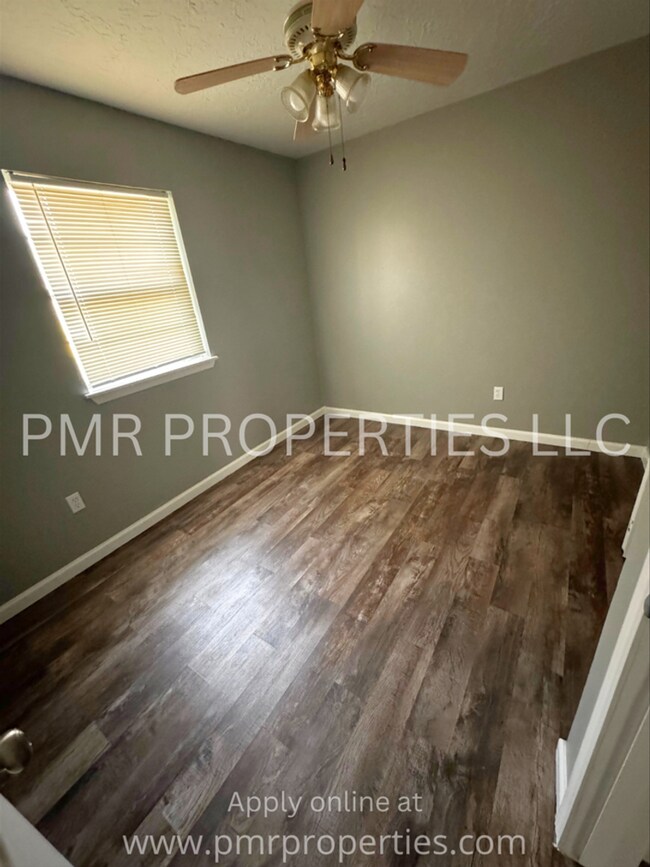Building Photo - 3 Bed 2 Bath - House