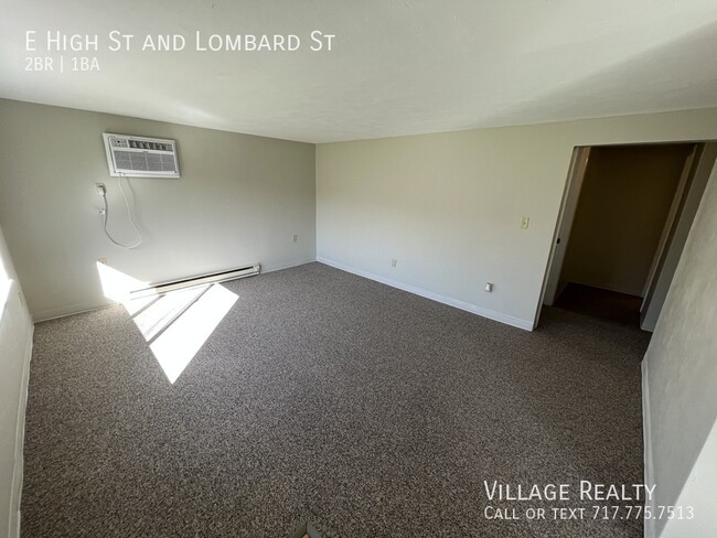 Building Photo - Huge 2-Bed apartment with washer/dryer hoo...