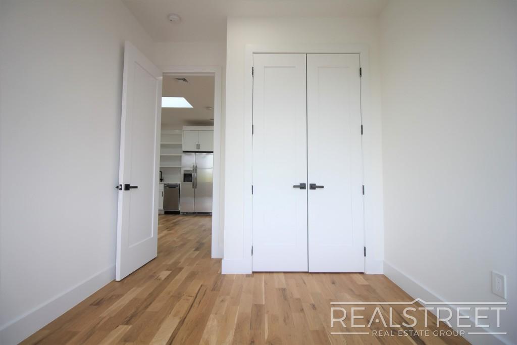 Building Photo - Stunnging NEW 4 Bed floor trhu in Bed Stuy/Ocean Hill with in unit W/D!