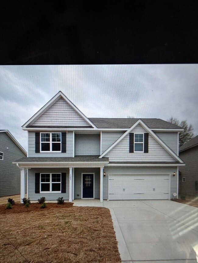 Building Photo - Beautiful 4-Bedroom House