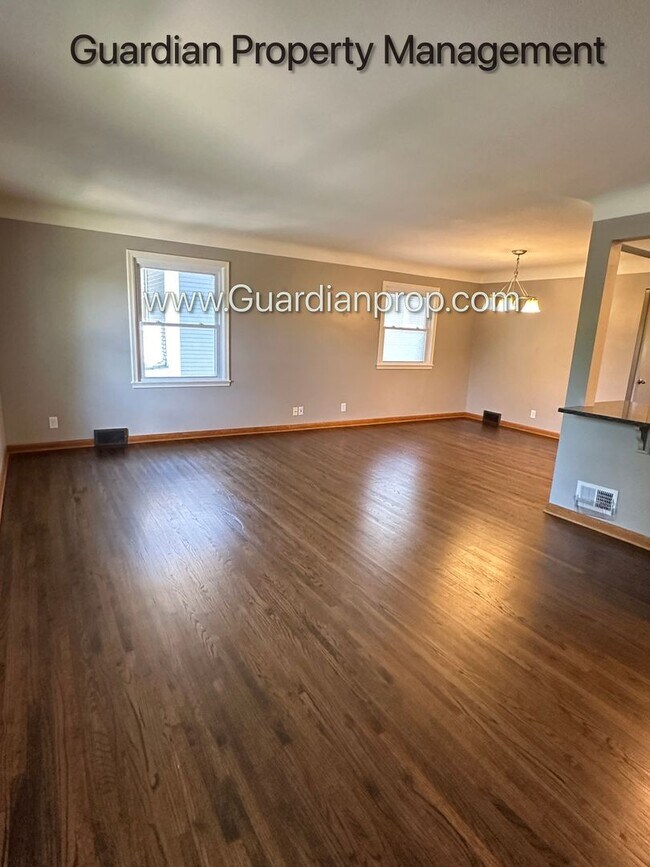 Building Photo - Linden Hills Main Upper Level  Duplex, Fenced Yard, 1 Car Garage, Dishwasher, Storage, Laundry