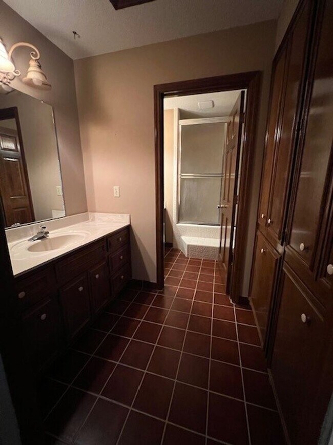 Building Photo - 3 Bedroom, 3 Bath Home in Dearing