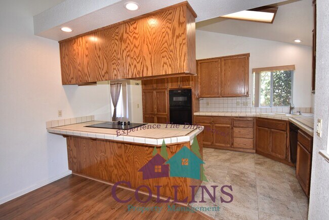 Building Photo - 505 Adriana Pl