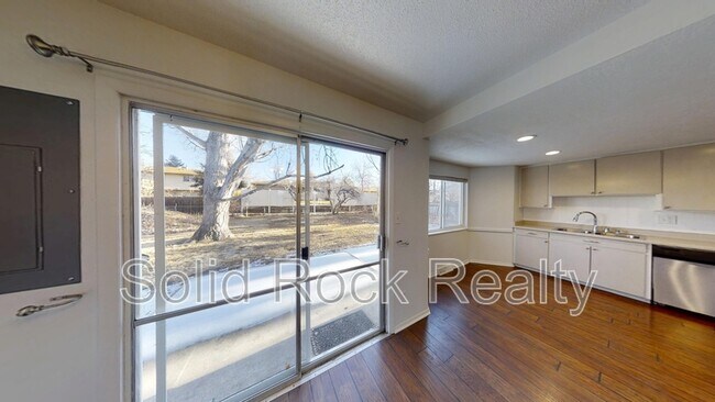 Building Photo - 4811 Villa Cir