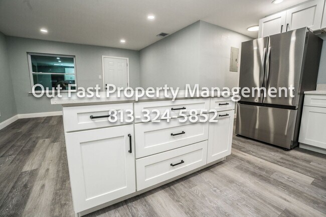 Building Photo - Bright Corner-Lot Home Near Bayshore and City Conveniences