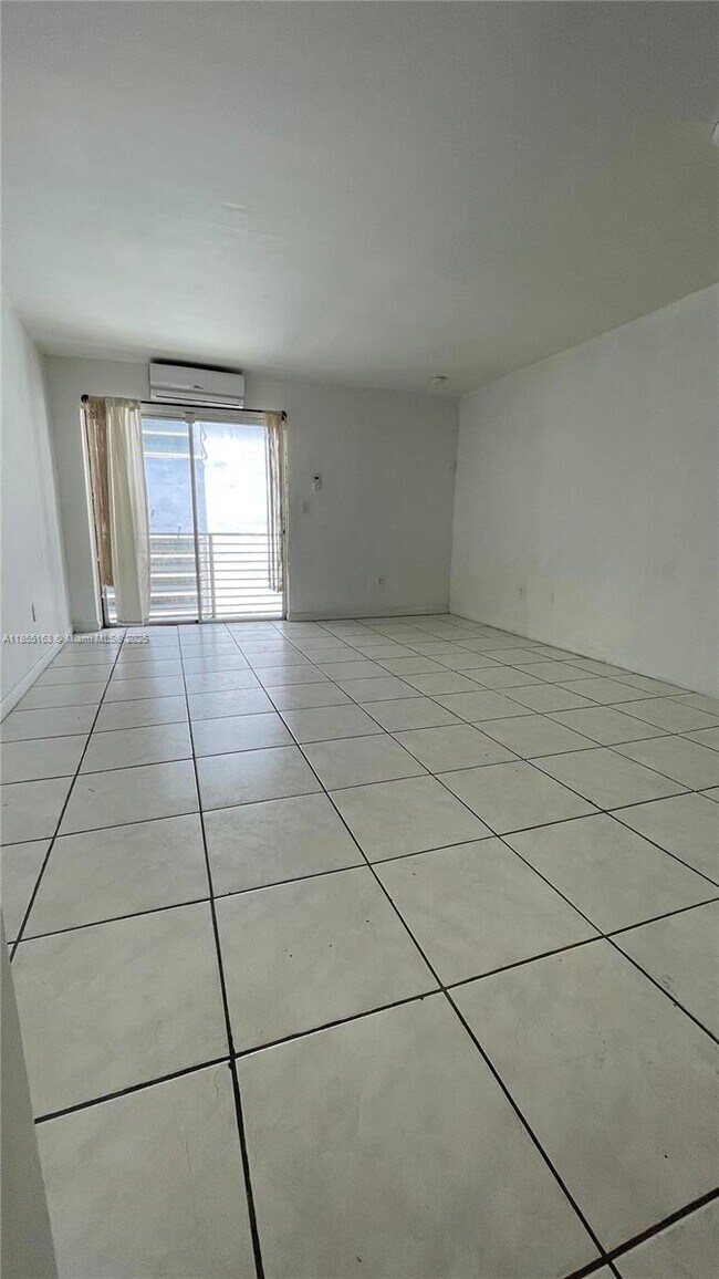 Building Photo - 1441 Lincoln Rd