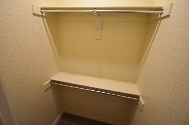 Building Photo - Stunning Fully Furnished Home in the Heart of Fayetteville!