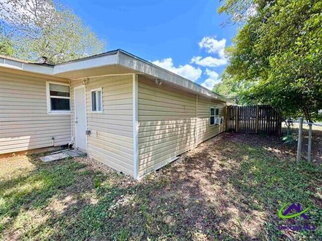 Building Photo - 102 Varee Dr