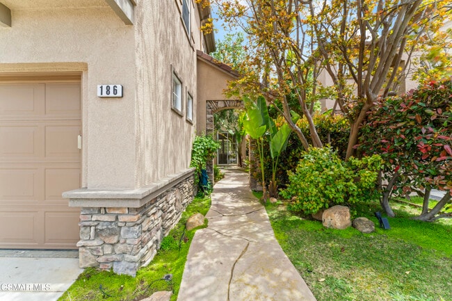 Building Photo - 186 Parkside Dr
