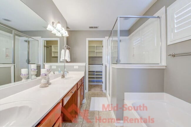 Building Photo - 1228 Island Pl E